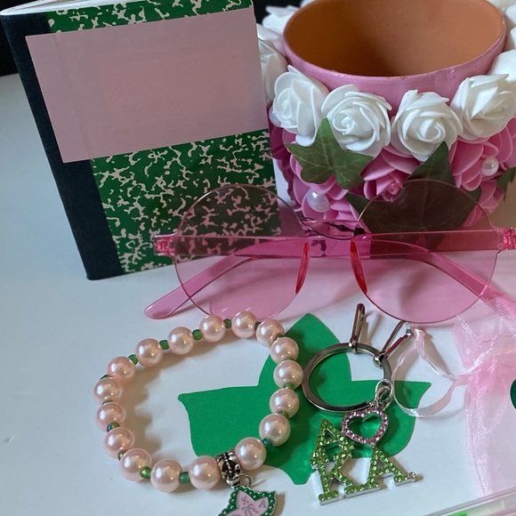 AKA Gift Set Box - Picture 4 of 5